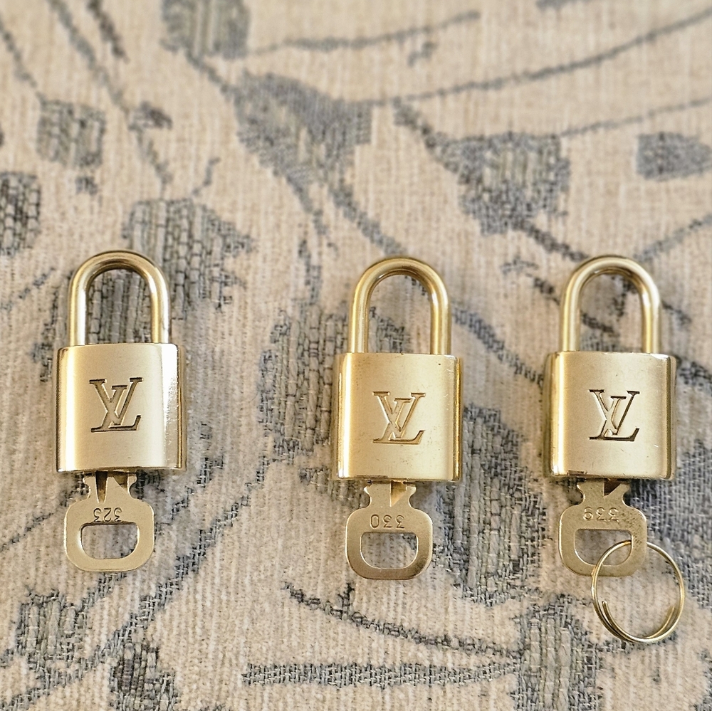 Louis Vuitton Lock & Key #323 EUC *Listing for 1 item only*